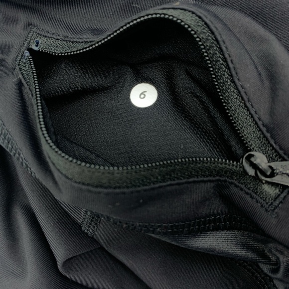 EUC Lululemon Black 3/4 running tights Leggings 6 - Picture 9 of 9